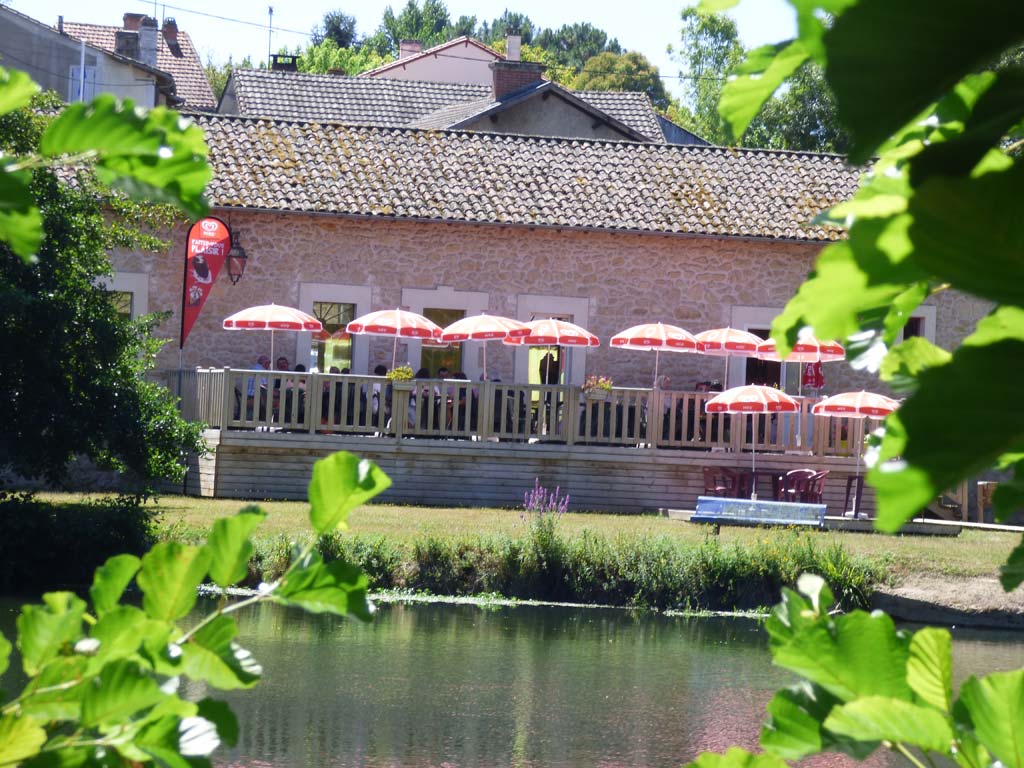 Camper au fil de l’eau au camping La Cigaline !